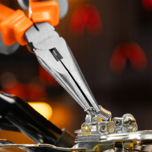 Длинногубцы прямые Classic, 180 мм, шлифованные, пластмассовые рукоятки Sparta по ценам производителя в Воронеже с доставкой по всей России