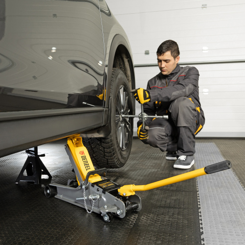 Домкрат гидравлический подкатной с фиксатором, 2,5 т,  85-385 мм, в пласт. кейсе Denzel по ценам производителя в Воронеже с доставкой по всей России