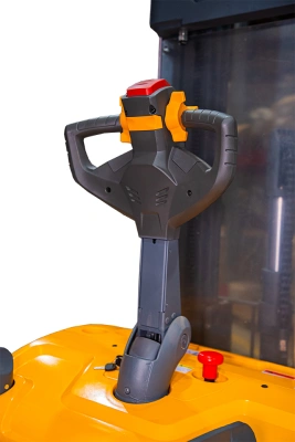 Штабелер самоходный 1,5 т 4,5 м XILIN CDDK15-III 24/200 В/Ач (с платформой) по ценам производителя в Воронеже с доставкой по всей России