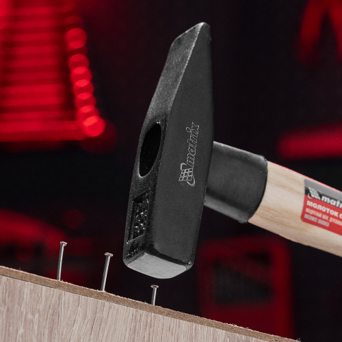 Молоток слесарный, 300 г, квадратный боек, деревянная рукоятка Matrix по ценам производителя в Воронеже с доставкой по всей России