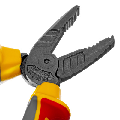 Плоскогубцы комбинированные, диэлектрические трехкомпонентные рукоятки до 1000 В, 165 мм Denzel по ценам производителя в Воронеже с доставкой по всей России