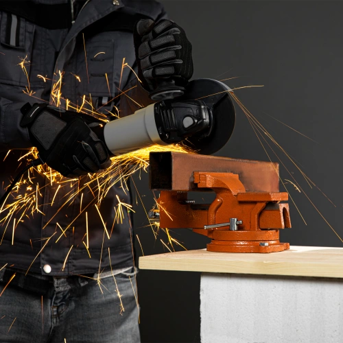 Тиски слесарные, 125 мм, поворотные, с наковальней Sparta по ценам производителя в Воронеже с доставкой по всей России