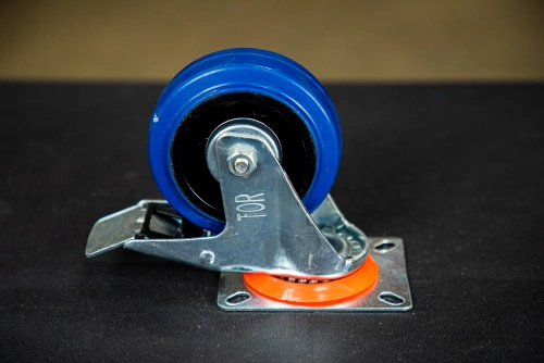 Колесо поворотное резина SRCLb 42 100 мм с тормозом (N) по ценам производителя в Воронеже с доставкой по всей России