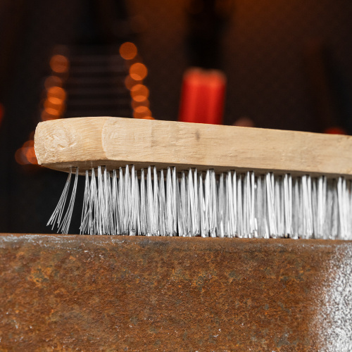 Щетка пятирядная металлическая с деревянной ручкой Sparta по ценам производителя в Воронеже с доставкой по всей России