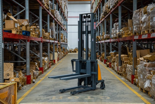 Штабелер гидравлический с электроподъемом 1,5 т 3,0 м XILIN CDD15B-E с раздвижными вилами по ценам производителя в Воронеже с доставкой по всей России