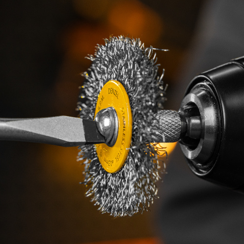 Набор щеток для дрели, 5 Плоских 25-38-50-63-75 мм, шпилька, нерж. вит. проволока Denzel по ценам производителя в Воронеже с доставкой по всей России