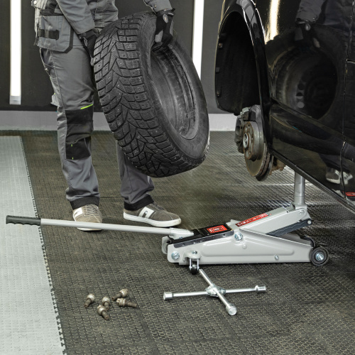 Домкрат гидравлический подкатной, 3 т, высота подъема 150-530 мм Matrix по ценам производителя в Воронеже с доставкой по всей России