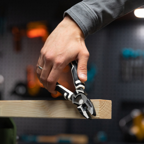 Плоскогубцы комбинированные 210 мм, усиленная система, Pro Matrix по ценам производителя в Воронеже с доставкой по всей России