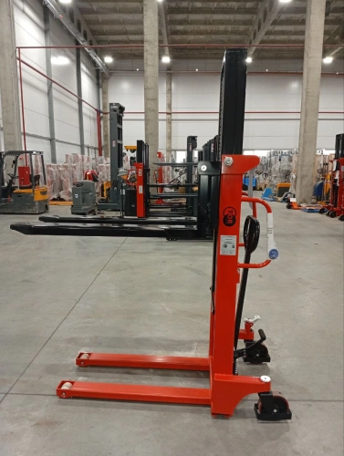 Штабелер гидравлический 1,5 т 2,0 м TOR CTY-EH с раздвижными вилами по ценам производителя в Воронеже с доставкой по всей России