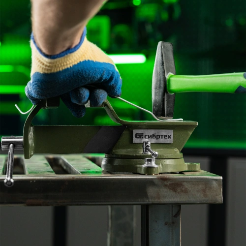 Тиски слесарные, 100 мм, стальные, поворотные Сибртех по ценам производителя в Воронеже с доставкой по всей России