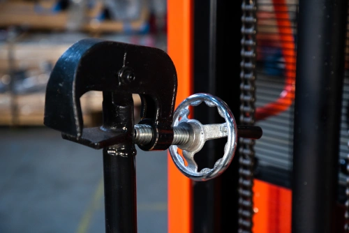 Штабелер-бочкокантователь гидравлический 0,35 т 2,5 м TOR CDT с электроподъемом по ценам производителя в Воронеже с доставкой по всей России