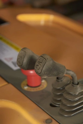 Штабелер самоходный 1,5 т 4,5 м XILIN CPD15R с наклоном мачты и противовесом 24/320 В/Ач по ценам производителя в Воронеже с доставкой по всей России