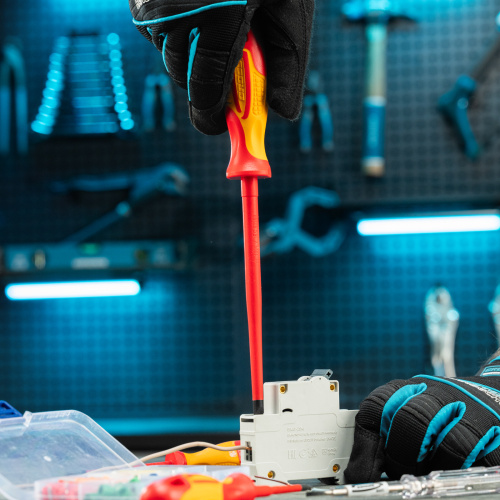 Набор отверток диэлектрических до 1000 В, 8 шт, тестер, CrMo, двухкомпонентные рукоятки Gross по ценам производителя в Воронеже с доставкой по всей России