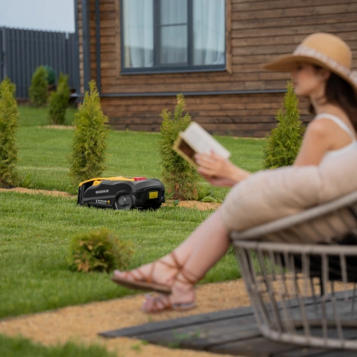 Робот-газонокосилка Grass Master 1000  1000м², 3Ач, 28V, LCD дисплей, Wi-Fi Denzel по ценам производителя в Воронеже с доставкой по всей России