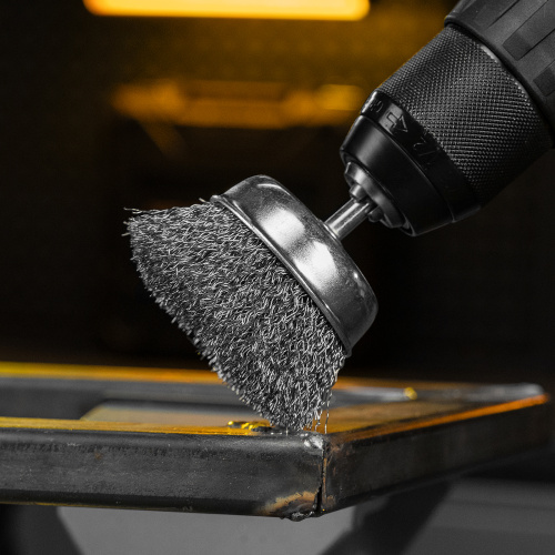 Набор щеток для дрели, 1 Плоская 50мм, 2 Чашки 25-50мм, шпилька, нерж. вит. проволока Denzel по ценам производителя в Воронеже с доставкой по всей России