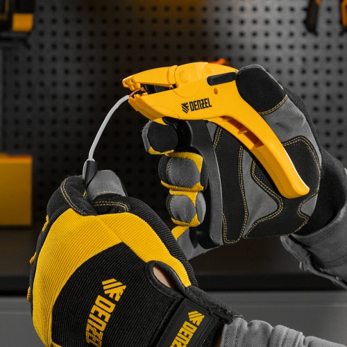 Щипцы для зачистки электропроводов, сечением 0,2-6 мм2, функция обрезания проводов Denzel по ценам производителя в Воронеже с доставкой по всей России