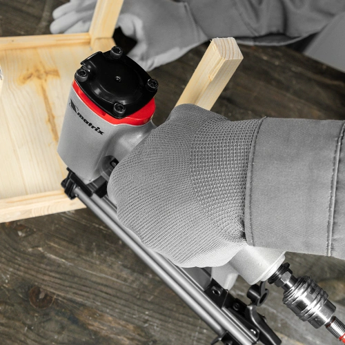 Нейлер пневматический для гвоздей от 10 до 32 мм Matrix по ценам производителя в Воронеже с доставкой по всей России