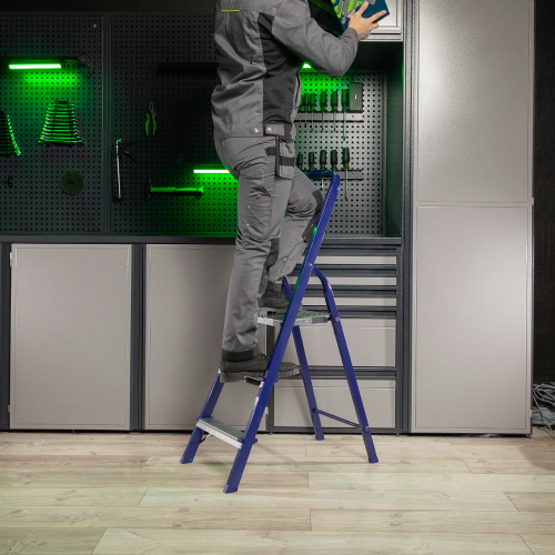 Стремянка, 3 ступени, стальная, Сибртех по ценам производителя в Воронеже с доставкой по всей России