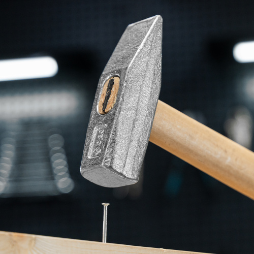 Молоток слесарный, 800 г, квадратный боек, деревянная рукоятка по ценам производителя в Воронеже с доставкой по всей России