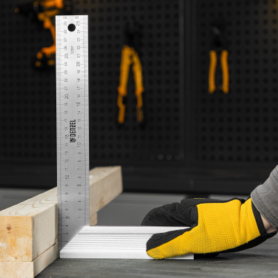 Угольник стальной 300 мм, нержавеющая сталь, градуировка, алюминиевое основание Denzel по ценам производителя в Воронеже с доставкой по всей России