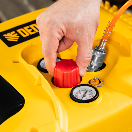 Компрессор воздушный DL1300, 10 бар, 1,3 кВт 180 л/мин 5 л, с набором аксессуаров Denzel по ценам производителя в Воронеже с доставкой по всей России