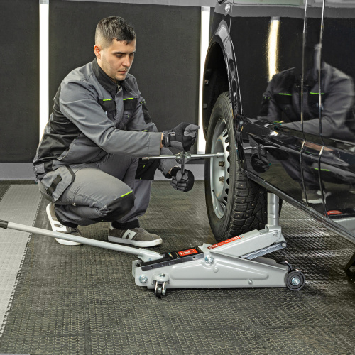 Домкрат гидравлический подкатной, 3 т, высота подъема 150-530 мм Matrix по ценам производителя в Воронеже с доставкой по всей России