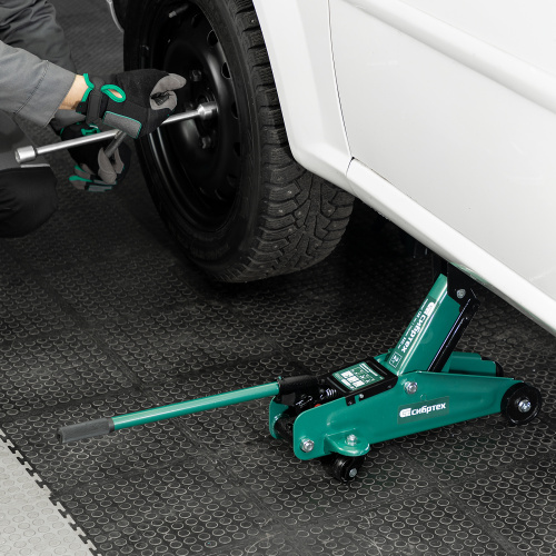 Домкрат гидравлический подкатной, 2 т, 135-320 мм, в пласт. кейсе Сибртех по ценам производителя в Воронеже с доставкой по всей России