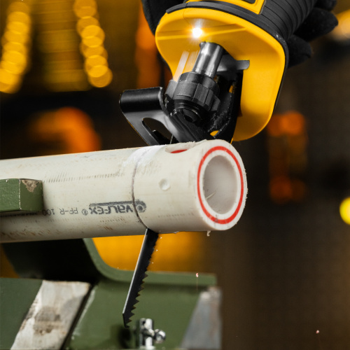 Пила сабельная аккумуляторная RS-180, Li-Ion, 20 В Denzel по ценам производителя в Воронеже с доставкой по всей России