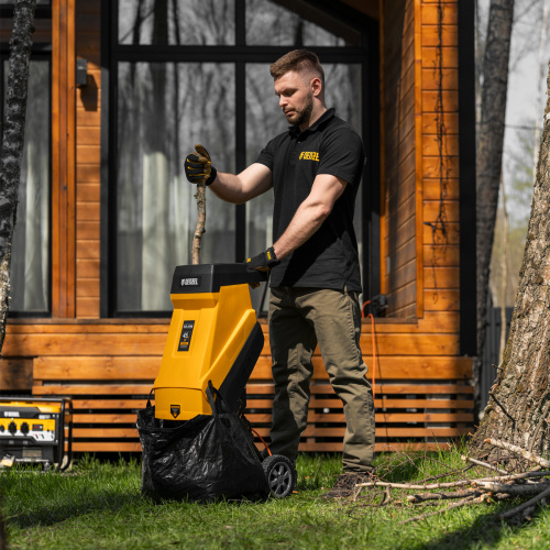 Измельчитель садовый электрический ECS-2500, 2500 Вт, 45 мм Denzel по ценам производителя в Воронеже с доставкой по всей России