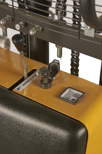 Штабелер гидравлический с электроподъемом 1,0 т 1,6 м TOR TSE1016 по ценам производителя в Воронеже с доставкой по всей России