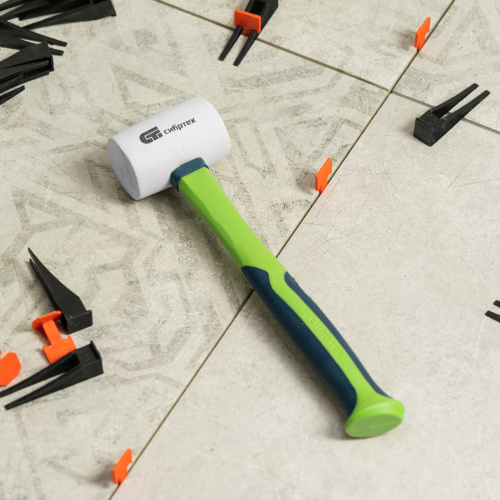 Киянка резиновая, 225 г, белая резина, фибергласовая рукоятка Сибртех по ценам производителя в Воронеже с доставкой по всей России