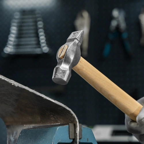 Молоток слесарный, 400 г, круглый боек, деревянная рукоятка по ценам производителя в Воронеже с доставкой по всей России