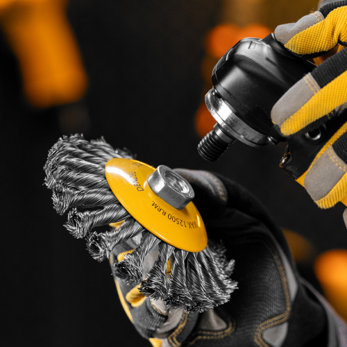 Щетка для УШМ, 125 мм, "Тарелка", крученая нержавеющая проволока 0.5 мм, М14 Denzel по ценам производителя в Воронеже с доставкой по всей России