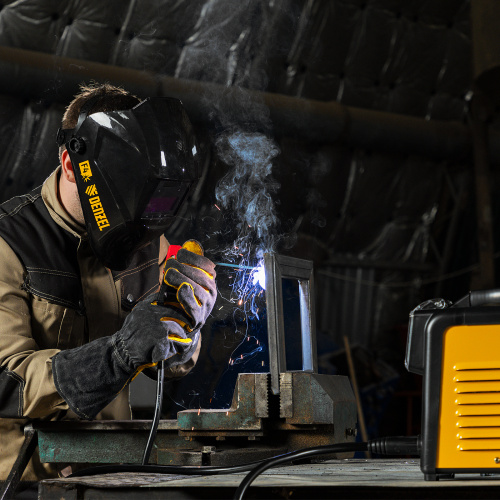 Аппарат инвертор. дуговой сварки SDM-220 Top, 220 А, ПВ 60% кейс Denzel по ценам производителя в Воронеже с доставкой по всей России