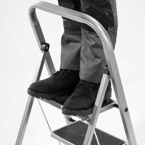 Стремянка 3 ступени, с полимерными ковриками, Сибртех по ценам производителя в Воронеже с доставкой по всей России