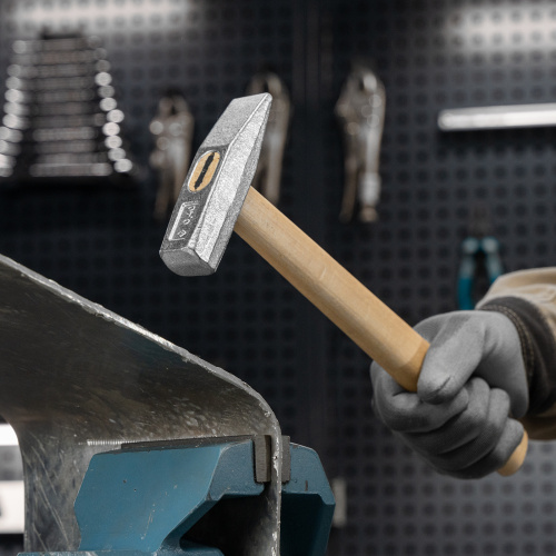 Молоток слесарный, 400 г, квадратный боек, деревянная рукоятка по ценам производителя в Воронеже с доставкой по всей России