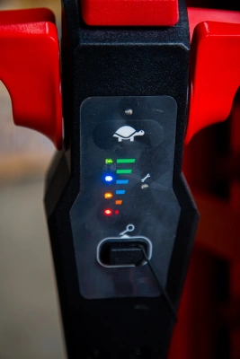 Штабелер самоподъемный 0,5 т 1,5 м TOR CDD05B самоходный по ценам производителя в Воронеже с доставкой по всей России