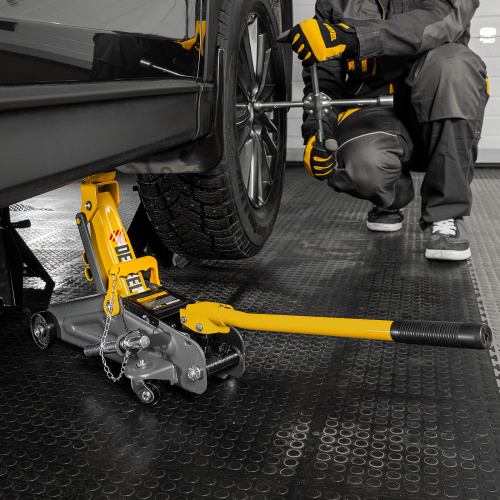 Домкрат гидравлический подкатной с фиксатором, 2 т, 130-330 мм, в кейсе Denzel по ценам производителя в Воронеже с доставкой по всей России