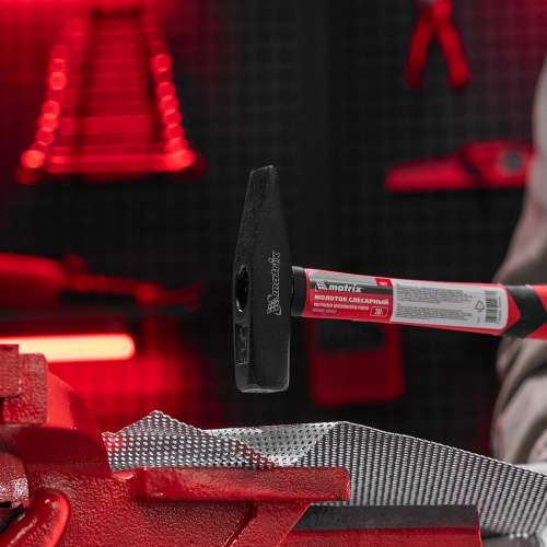 Молоток слесарный, 200 г, фибергласовая обрезиненная рукоятка Matrix по ценам производителя в Воронеже с доставкой по всей России