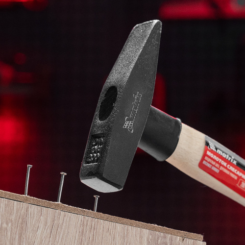 Молоток слесарный, 200 г, квадратный боек, деревянная рукоятка Matrix по ценам производителя в Воронеже с доставкой по всей России