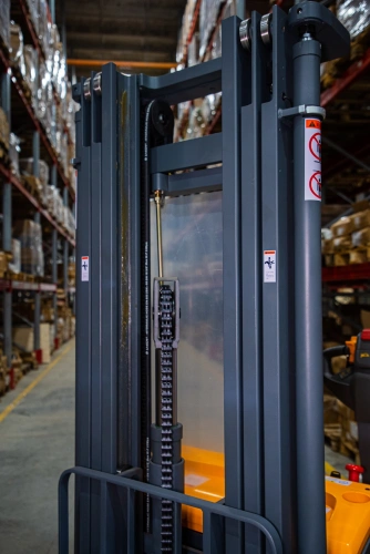 Штабелер самоходный 1,5 т 4,5 м XILIN CDDR15-III 24/200 В/Ач (сопровождаемый) по ценам производителя в Воронеже с доставкой по всей России