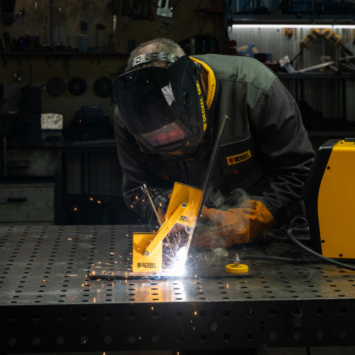 Фиксатор магнитный регулируемый для сварочных работ усилие 50 LB Denzel по ценам производителя в Воронеже с доставкой по всей России