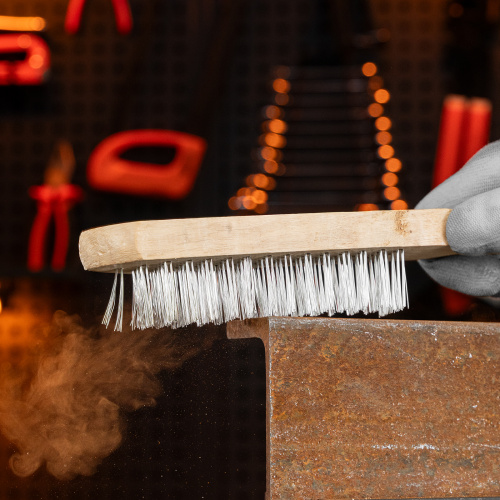 Щетка пятирядная металлическая с деревянной ручкой Sparta по ценам производителя в Воронеже с доставкой по всей России