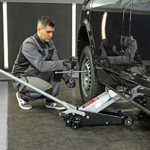 Домкрат гидравлический подкатной, 3.5 т, высота подъема 145-490 мм, с педалью Matrix по ценам производителя в Воронеже с доставкой по всей России