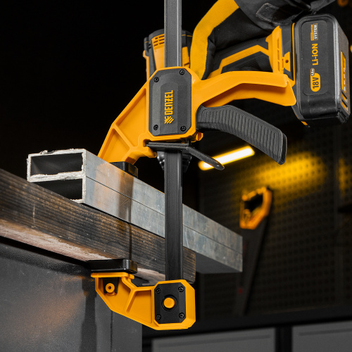 Струбцина F-образная, быстрозажимная, 600 х 80 мм, усиленный нейлоновый корпус Denzel по ценам производителя в Воронеже с доставкой по всей России