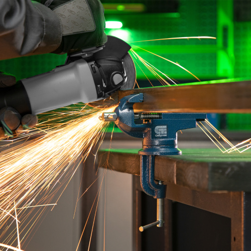 Тиски слесарные, настольные, поворотные, ширина рабочих губок 50 мм, наковальня Сибртех по ценам производителя в Воронеже с доставкой по всей России