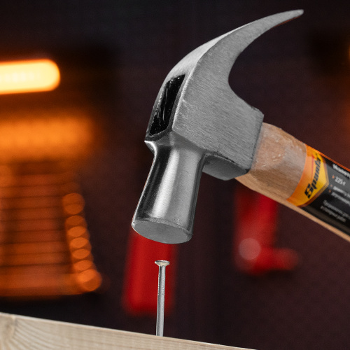 Молоток-гвоздодер, 225 г, боек 22 мм, деревянная рукоятка Sparta по ценам производителя в Воронеже с доставкой по всей России