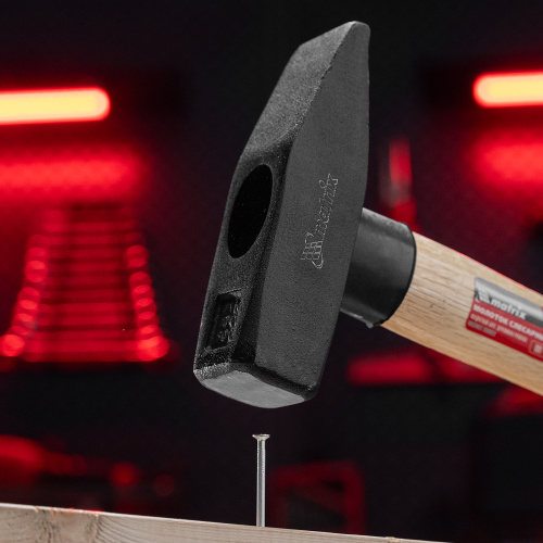 Молоток слесарный, 800 г, квадратный боек, деревянная рукоятка Matrix по ценам производителя в Воронеже с доставкой по всей России