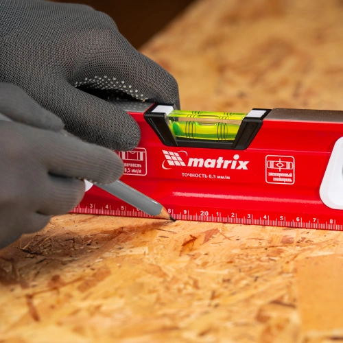 Уровень алюминиевый, магнит, фрезерованный, 3 глазка (1 зеркальный) 400 мм Matrix по ценам производителя в Воронеже с доставкой по всей России