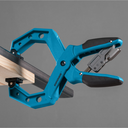 Струбцина клещеобразная 4, пластиковый корпус, храповой механизм жесткой фиксации, 100 мм Gross по ценам производителя в Воронеже с доставкой по всей России